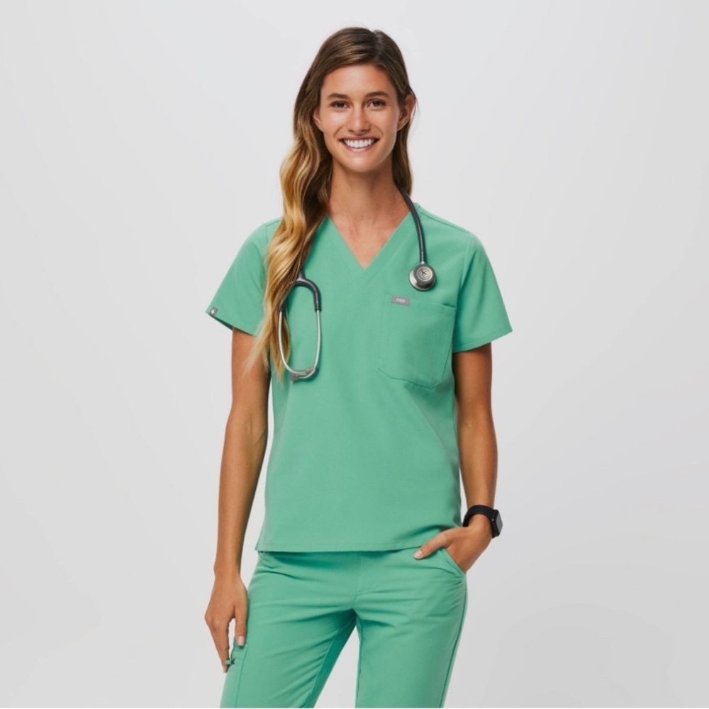 Figs surgical green joggers and Catarina scrub top XS/XS petite